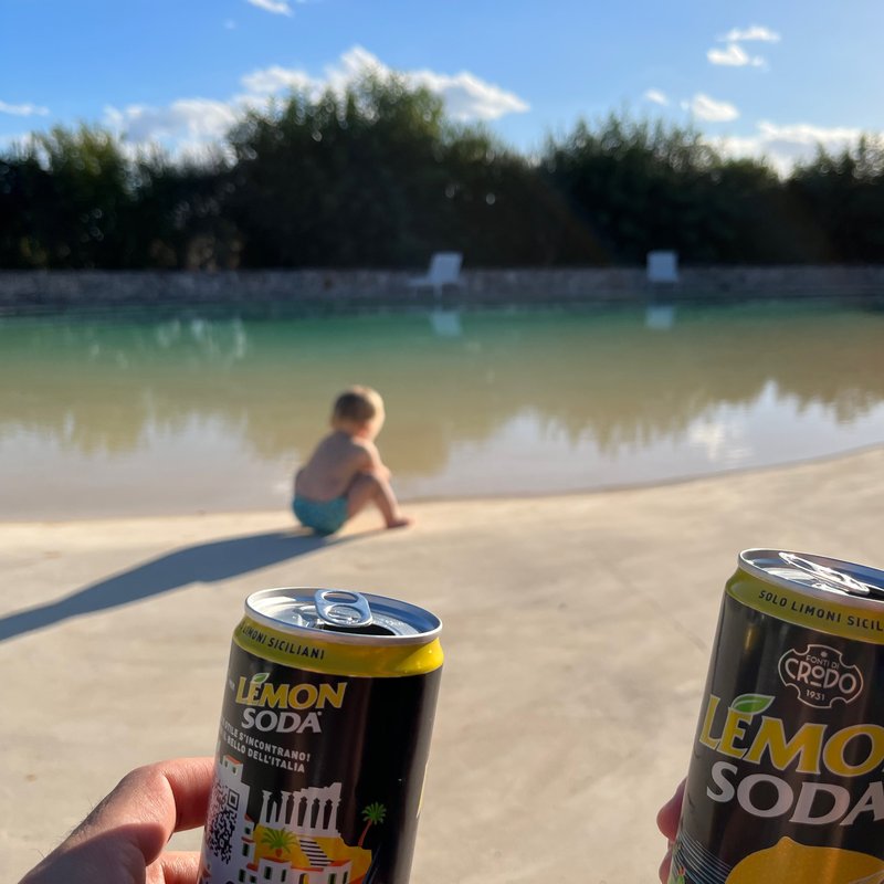Ida am Pool auf der Masseria