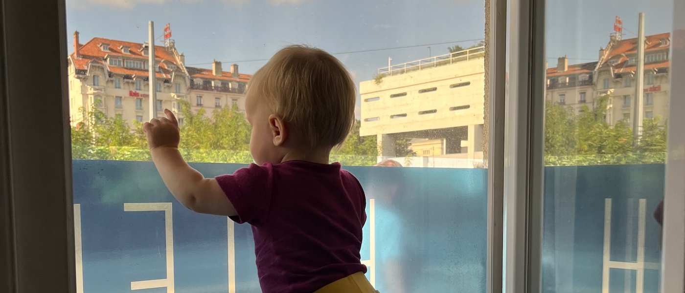 Ida am Fenster in Lyon